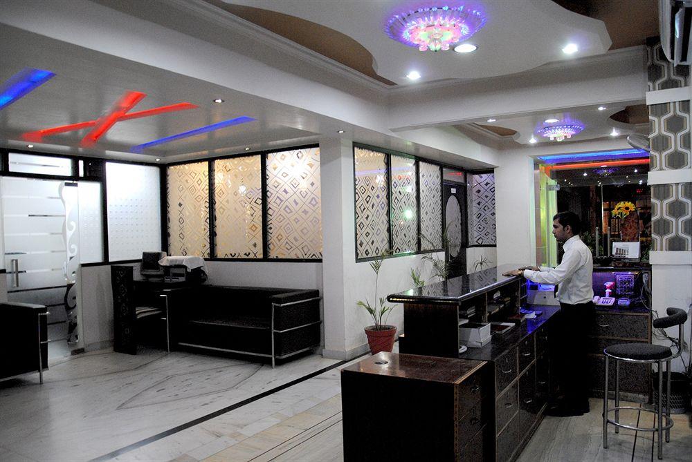 Fabexpress Alpine Hotel Agra  Ngoại thất bức ảnh