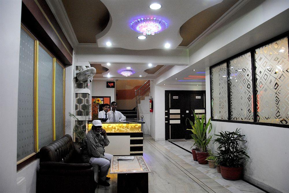 Fabexpress Alpine Hotel Agra  Ngoại thất bức ảnh
