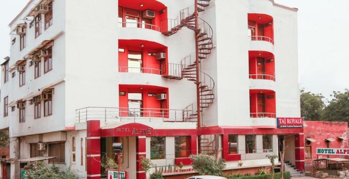 Fabexpress Alpine Hotel Agra  Ngoại thất bức ảnh