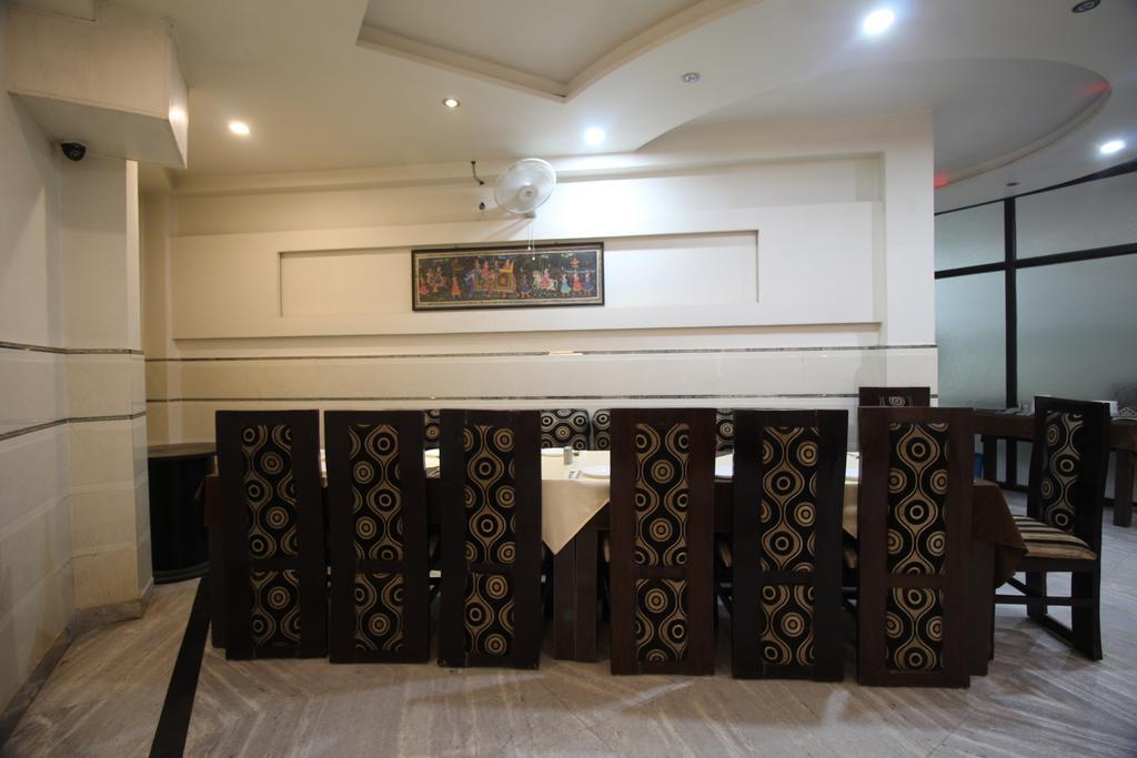 Fabexpress Alpine Hotel Agra  Ngoại thất bức ảnh