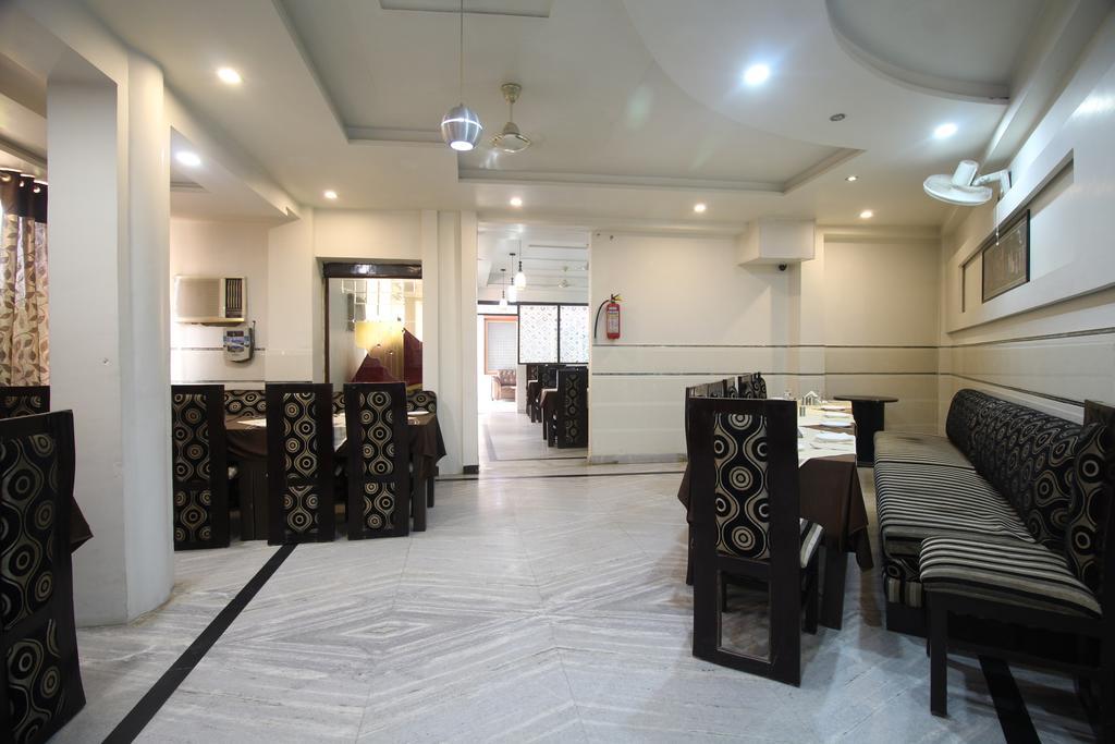 Fabexpress Alpine Hotel Agra  Ngoại thất bức ảnh