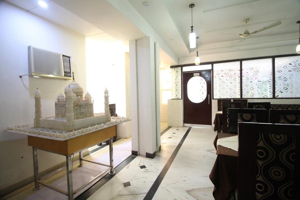 Fabexpress Alpine Hotel Agra  Ngoại thất bức ảnh