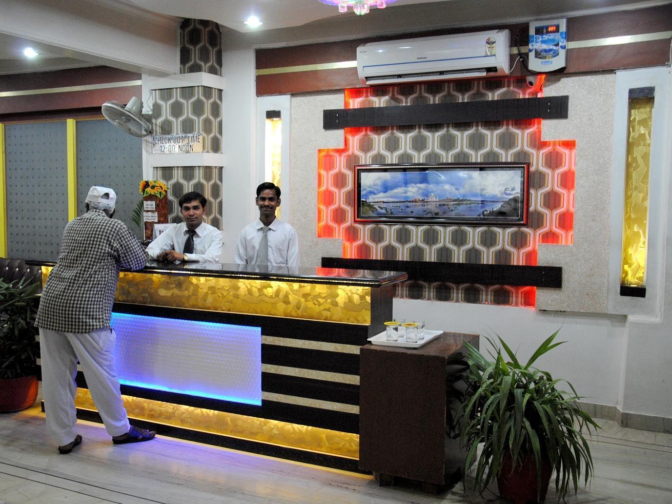 Fabexpress Alpine Hotel Agra  Ngoại thất bức ảnh