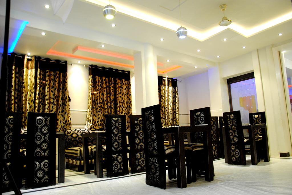 Fabexpress Alpine Hotel Agra  Ngoại thất bức ảnh