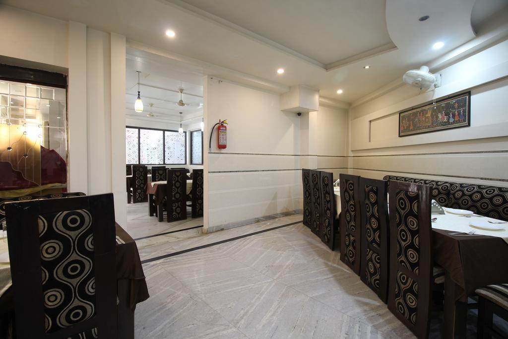 Fabexpress Alpine Hotel Agra  Ngoại thất bức ảnh