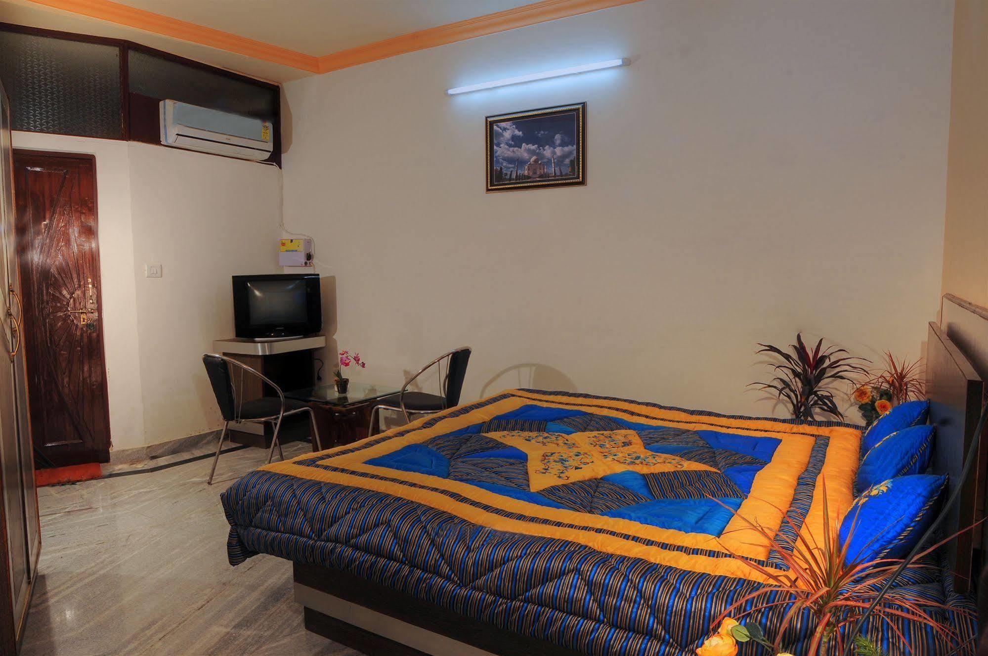 Fabexpress Alpine Hotel Agra  Ngoại thất bức ảnh
