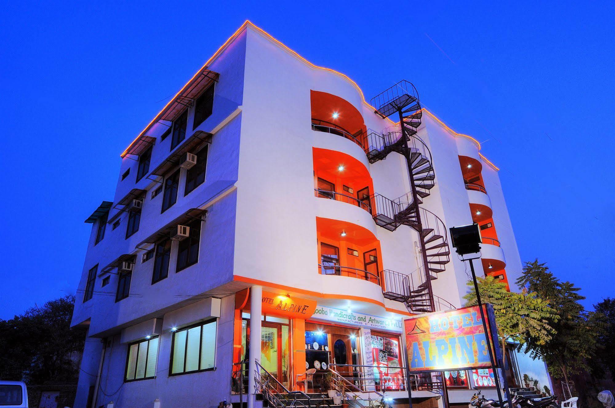 Fabexpress Alpine Hotel Agra  Ngoại thất bức ảnh