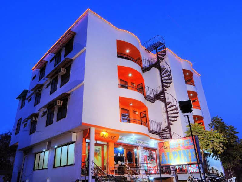 Fabexpress Alpine Hotel Agra  Ngoại thất bức ảnh