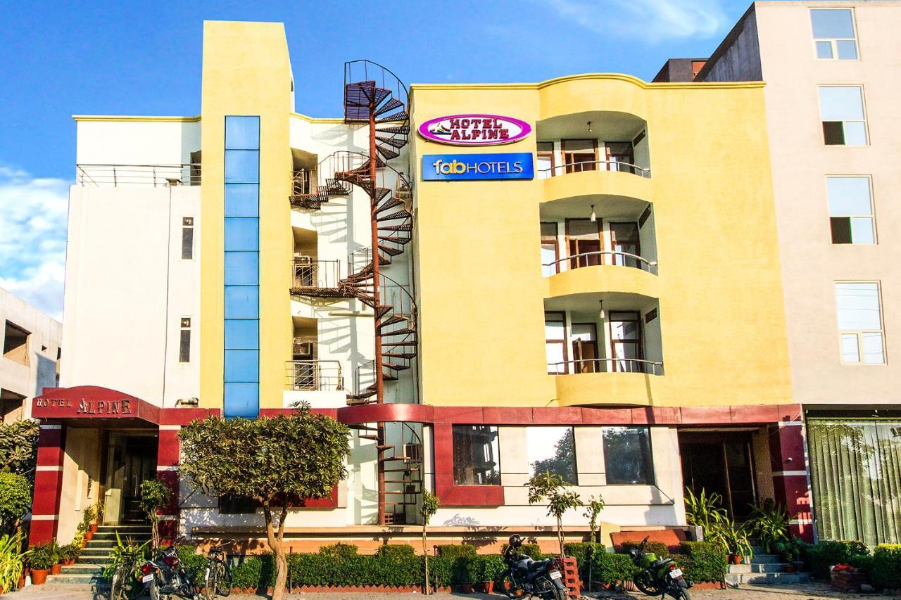 Fabexpress Alpine Hotel Agra  Ngoại thất bức ảnh