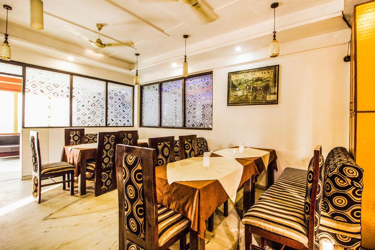 Fabexpress Alpine Hotel Agra  Ngoại thất bức ảnh